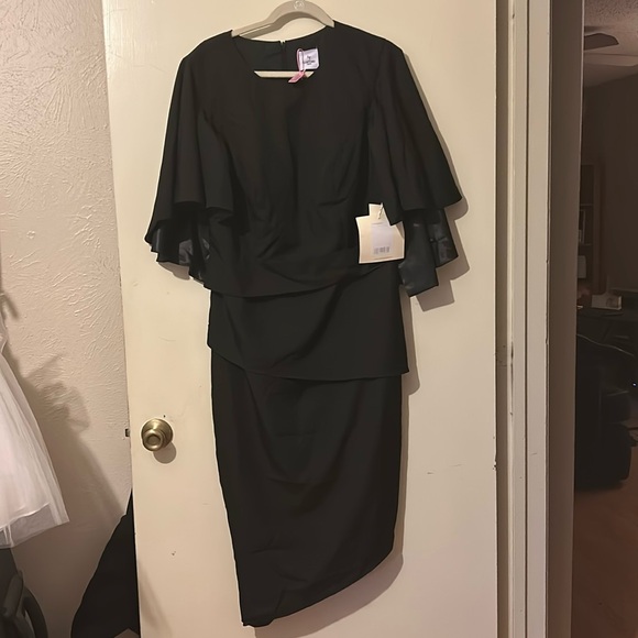 Women’s formal dress - Picture 1 of 4